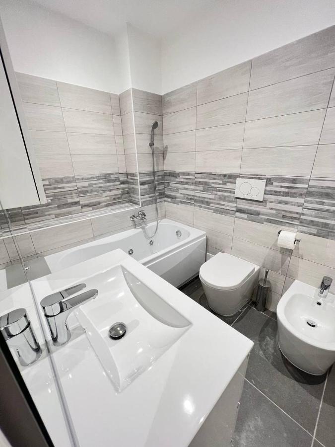 Modern Loft Center Of Turin + Jacuzzi 30M Metro Apartment Collegno Exterior foto