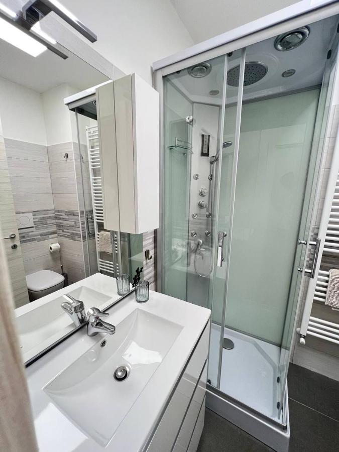 Modern Loft Center Of Turin + Jacuzzi 30M Metro Apartment Collegno Exterior foto